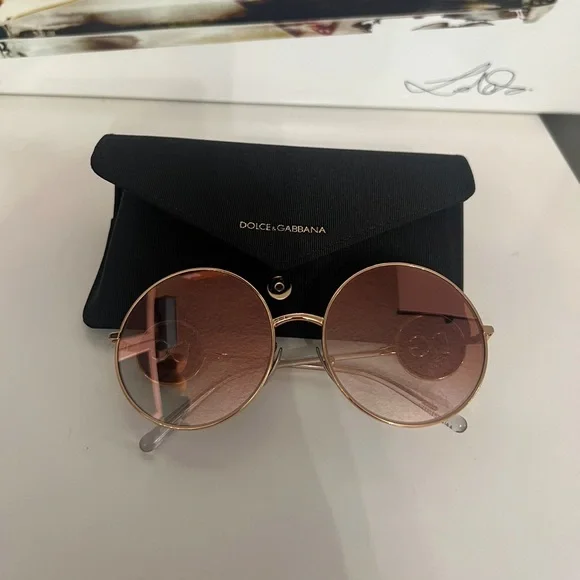 Dolce and Gabbana Authentic New rose gold sunglasses display picture 3
